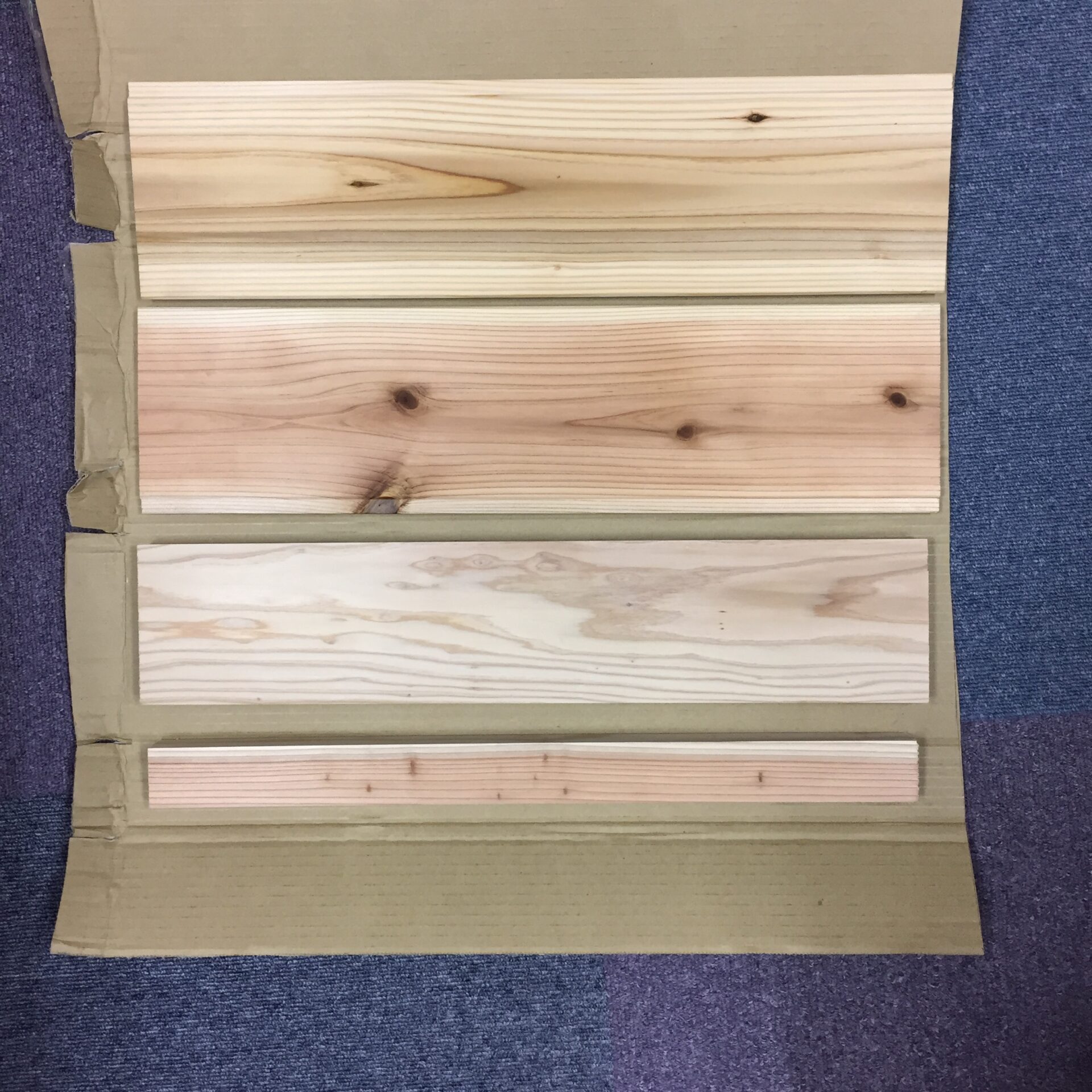 高校のカーテンボックスに使われた木材（2015年）